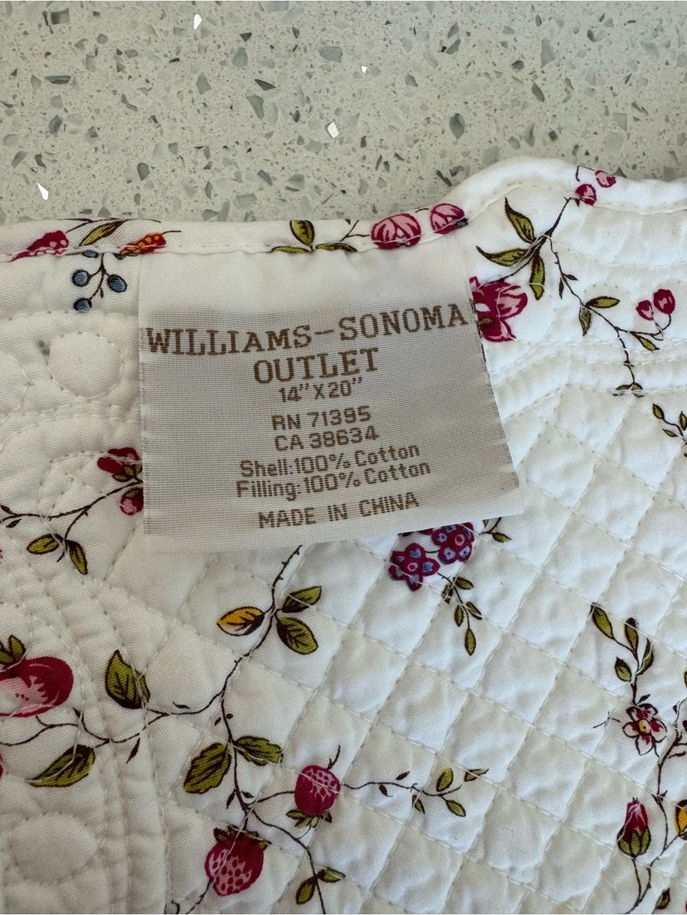 Williams Sonoma Botanical Strawberry Quilted Placemats Set of 2 – EUC